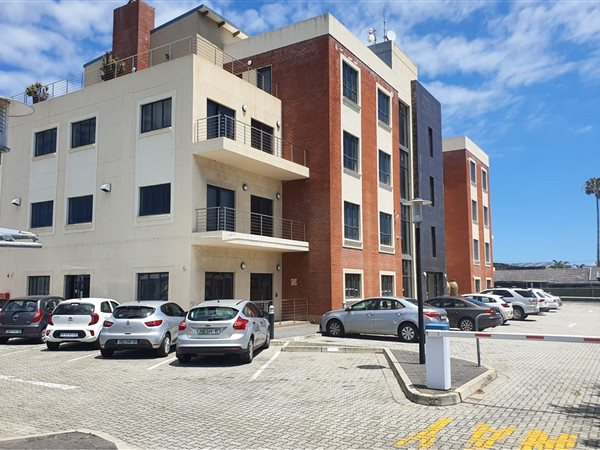 562  m² Commercial space