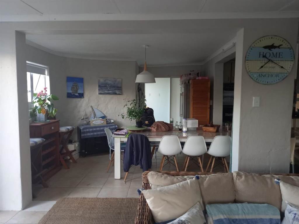 4 Bed House in Gansbaai and surrounds photo number 9