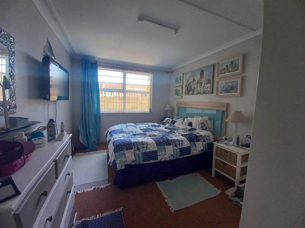 4 Bed House in Gansbaai and surrounds photo number 29
