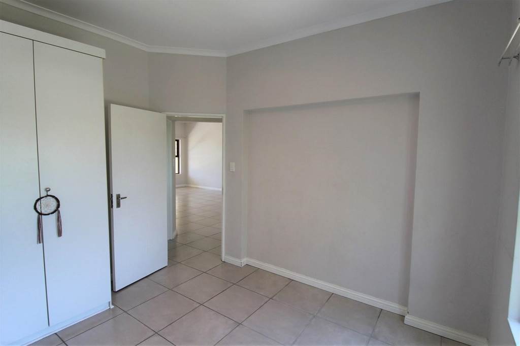 2 Bed Apartment in Bryanston photo number 10