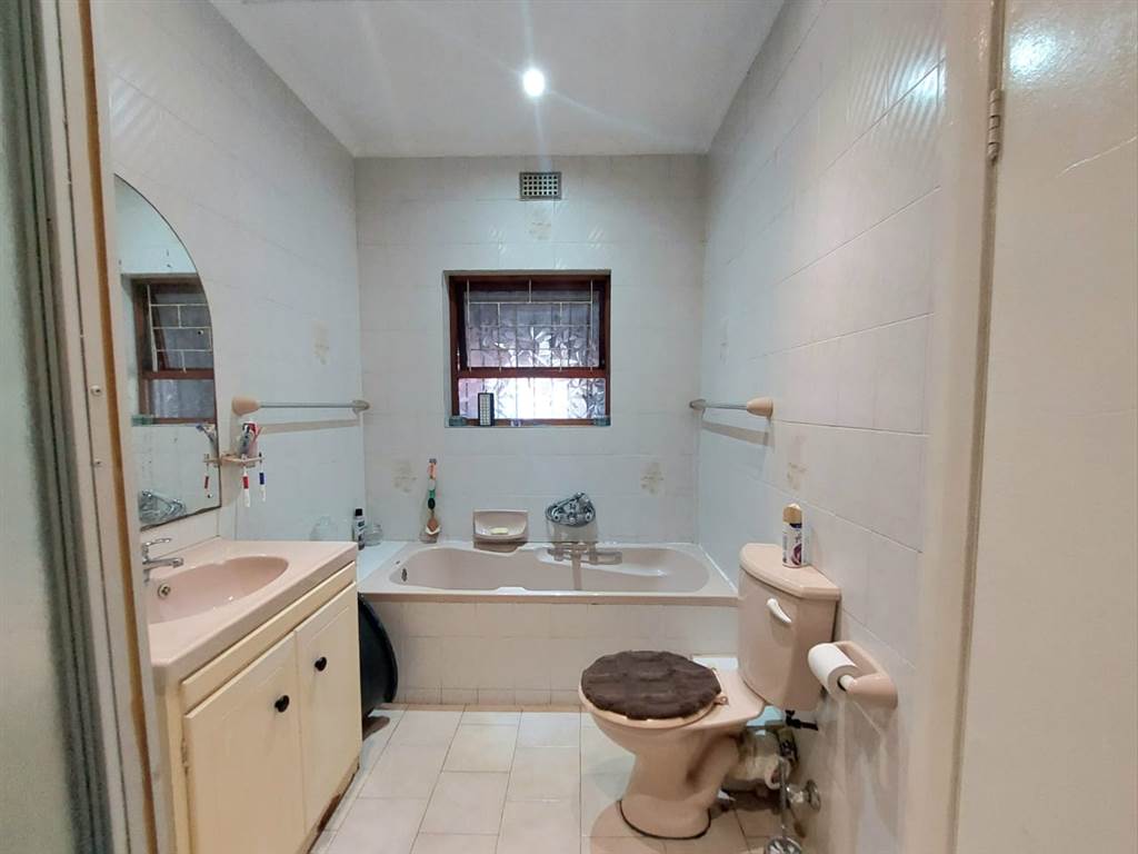 4 Bed House in Parow Valley photo number 11
