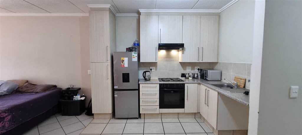 1 Bed Apartment in Fourways photo number 3