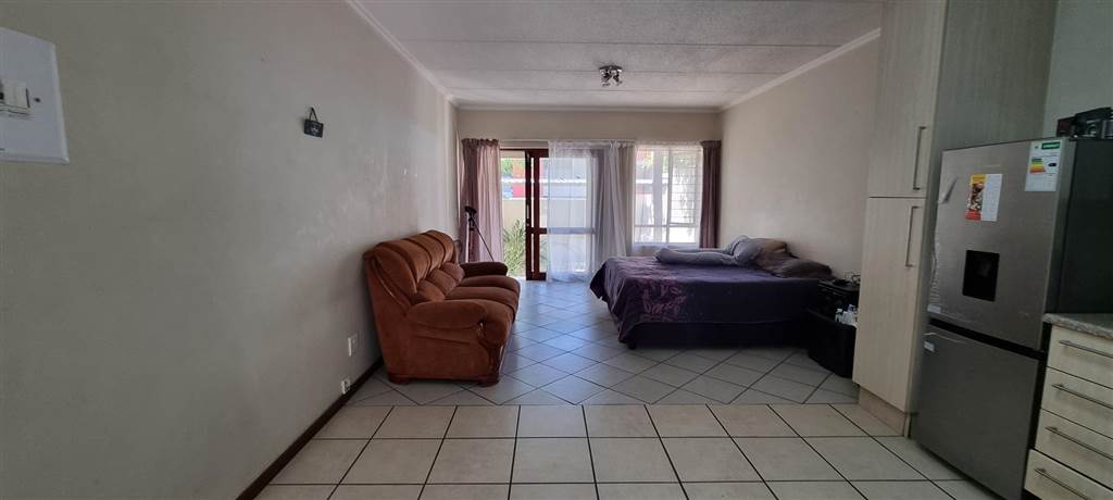 1 Bed Apartment in Fourways photo number 8