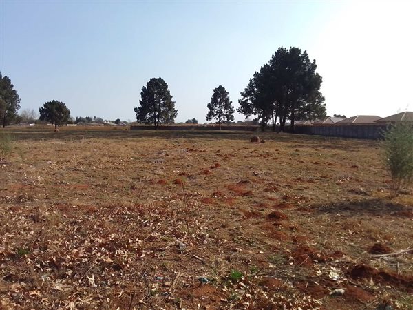 1.8 ha Land available in Kookrus