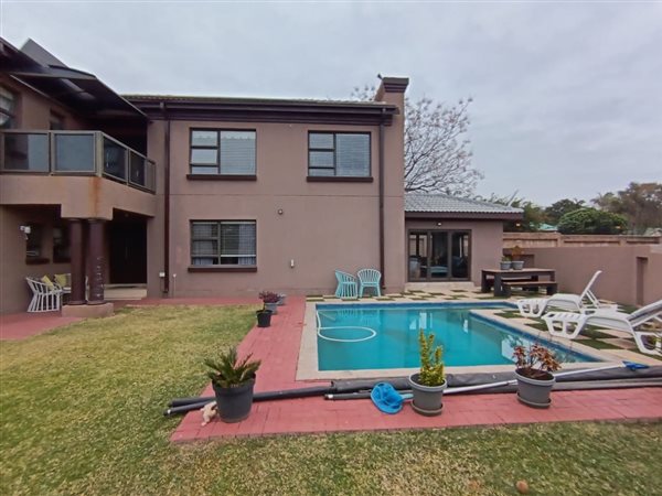 4 Bedroom House 4 Bedroom House