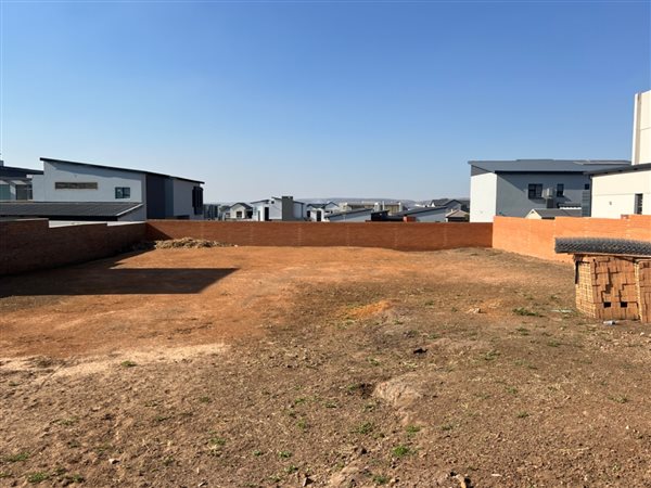 756 m² Land