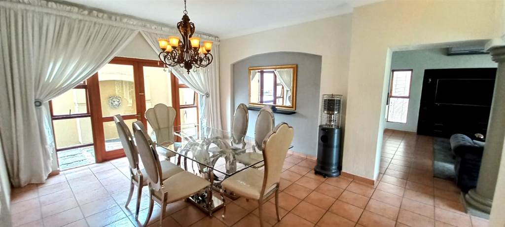 5 Bed Cluster in Lonehill photo number 7