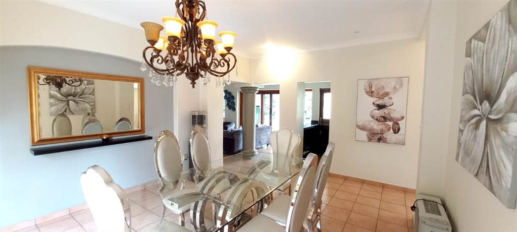 5 Bed Cluster in Lonehill photo number 9