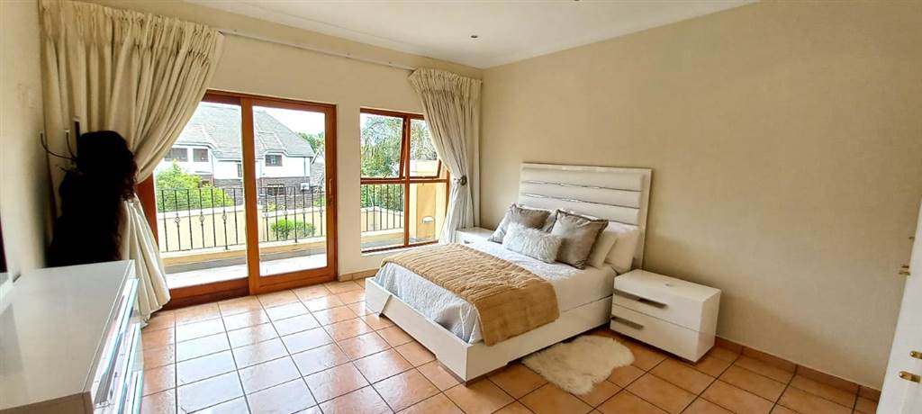 5 Bed Cluster in Lonehill photo number 21