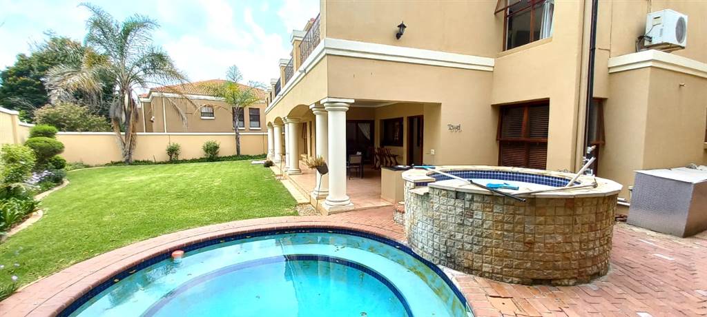 5 Bed Cluster in Lonehill photo number 25
