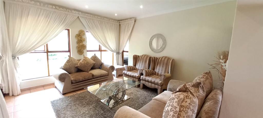 5 Bed Cluster in Lonehill photo number 13