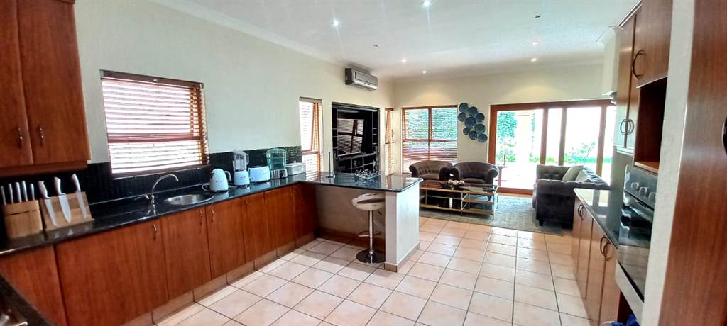 5 Bed Cluster in Lonehill photo number 5