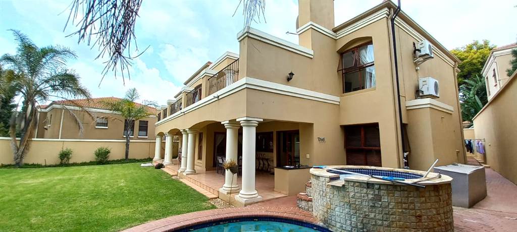 5 Bed Cluster in Lonehill photo number 24