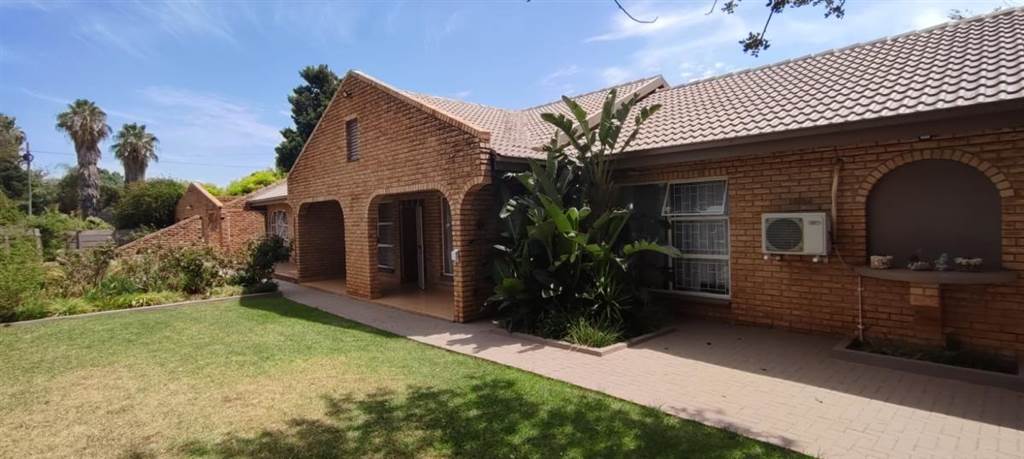 3 Bed House in Wilkoppies photo number 1