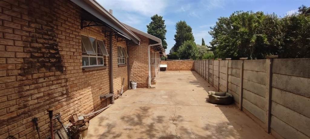 3 Bed House in Wilkoppies photo number 27
