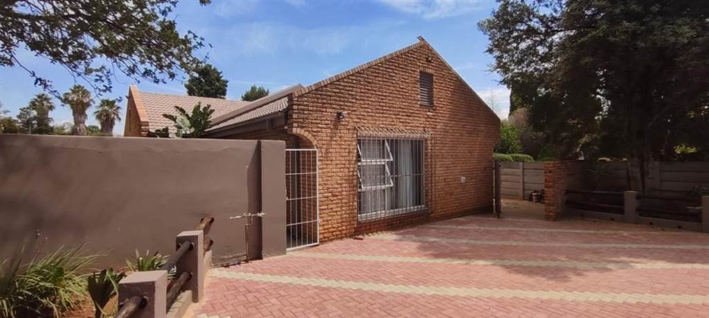 3 Bed House in Wilkoppies photo number 25