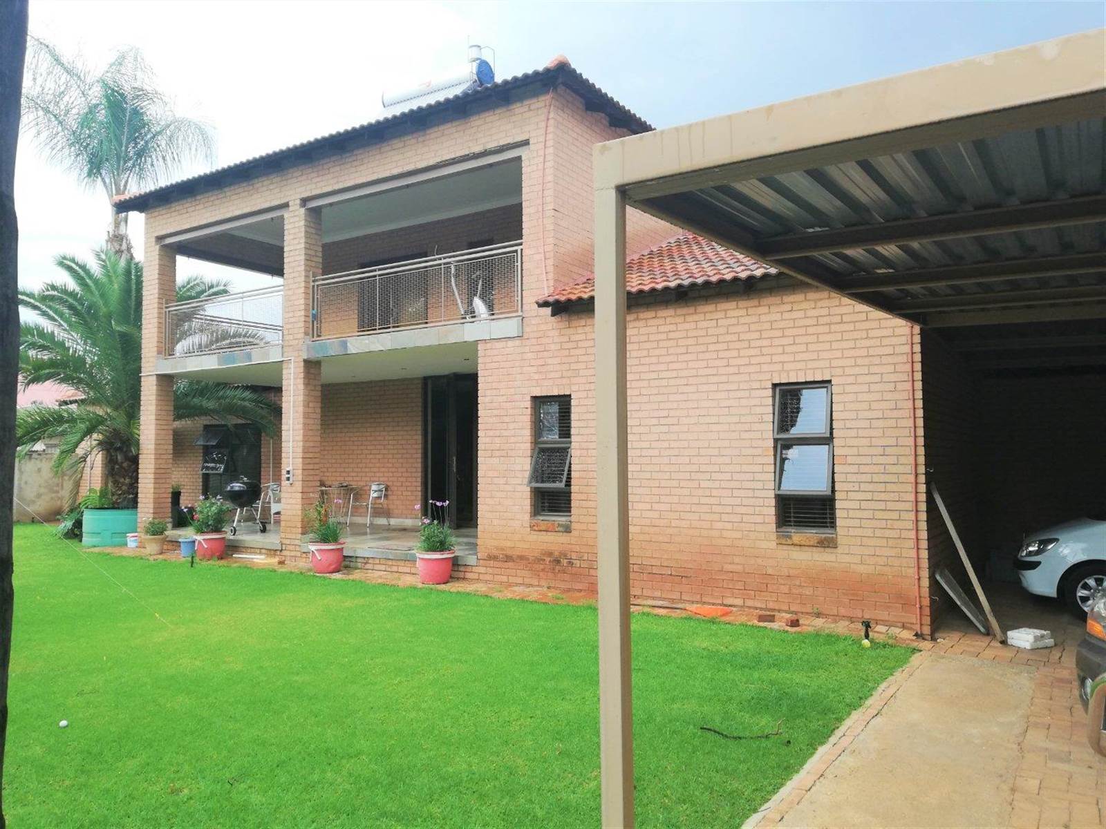 4 Bed House in Parktown Estate photo number 2