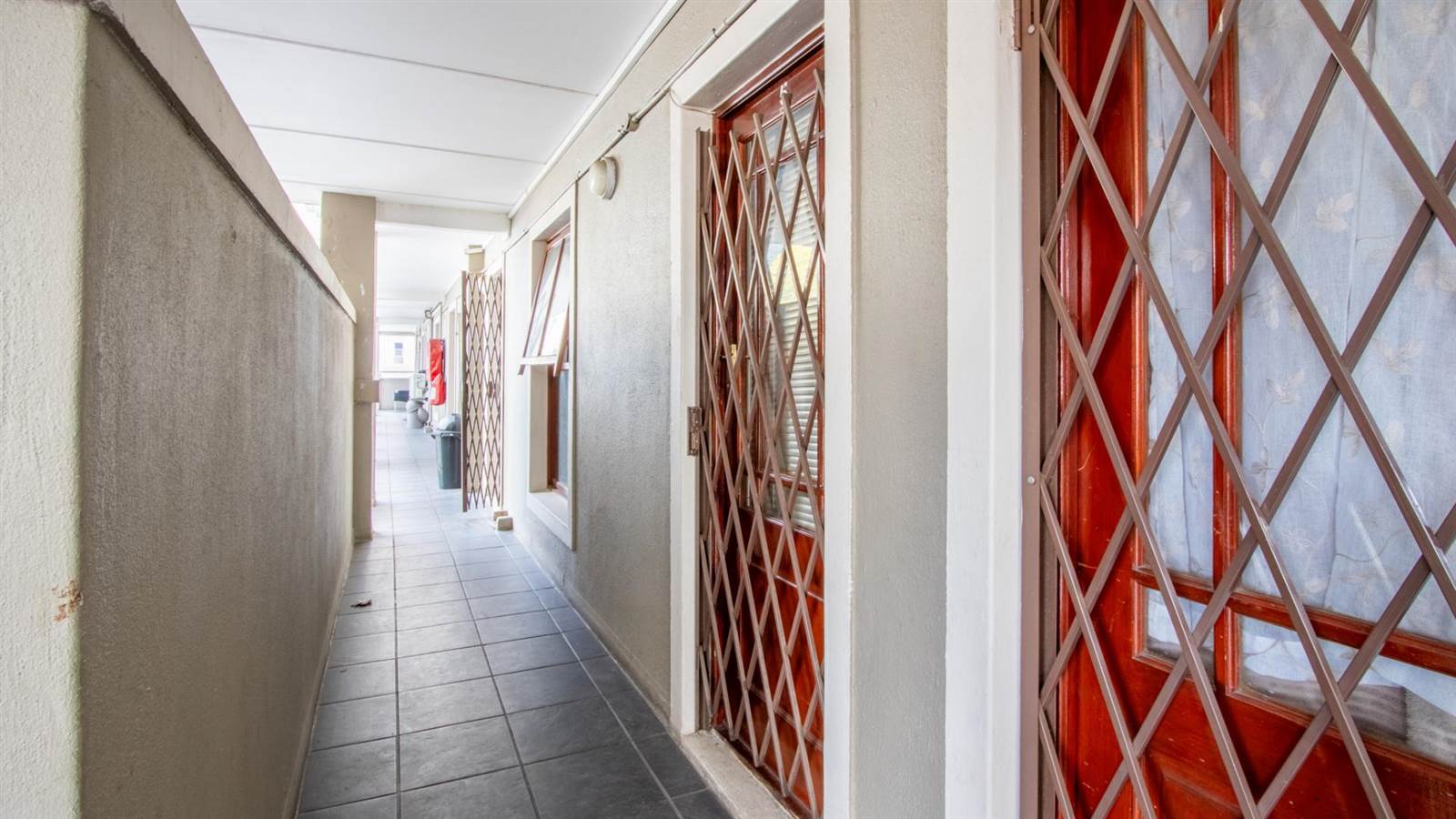 1 Bed Apartment in Paarl Central East photo number 7