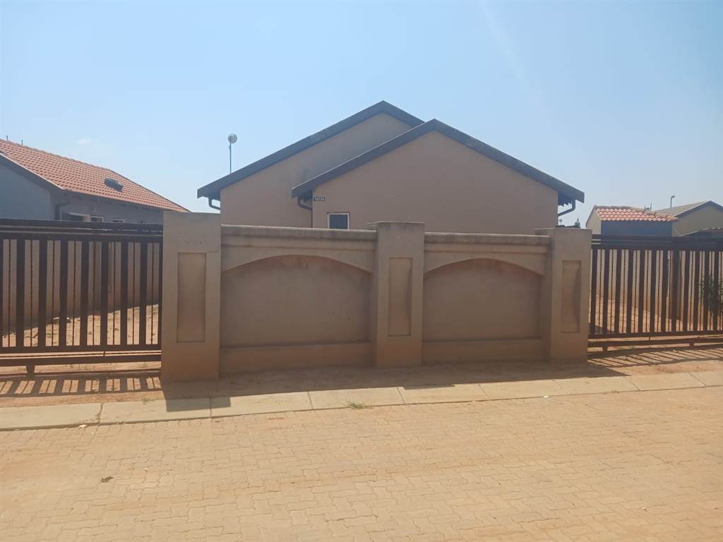4 Bed House in Daveyton photo number 1