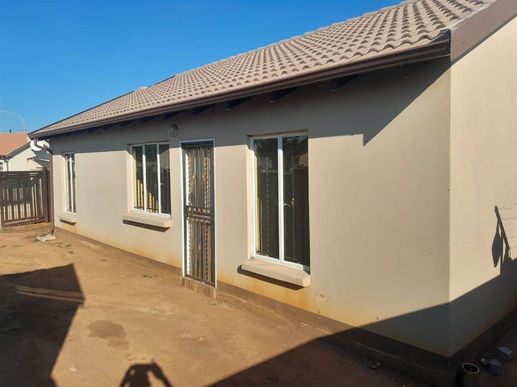 4 Bed House in Daveyton photo number 8