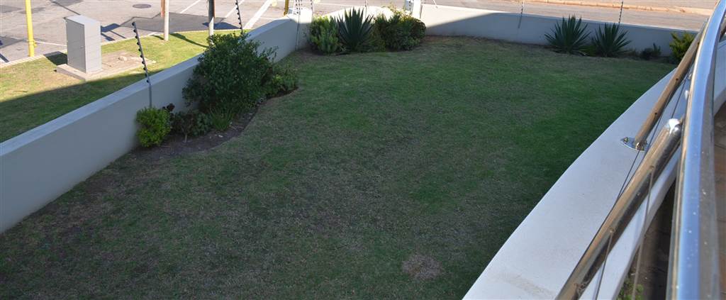 2 Bed Apartment in Jeffreys Bay photo number 20