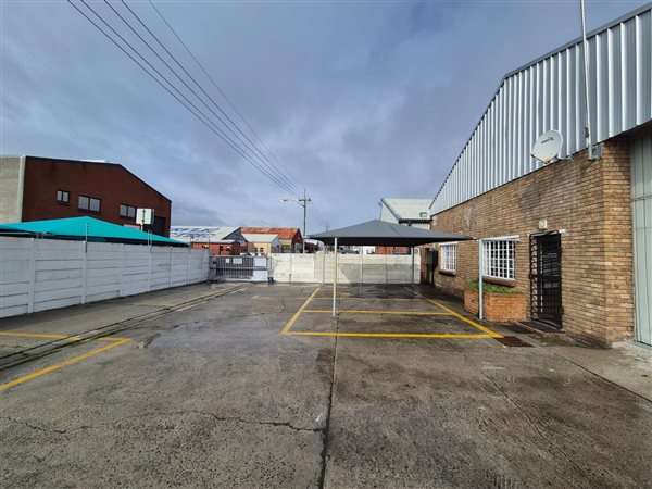 1 098 m² Industrial space 1 098 m² Industrial space
