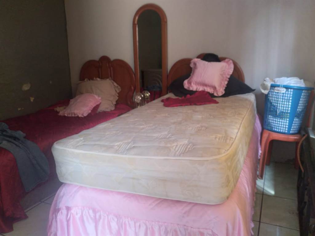6 Bed House in Mdantsane photo number 9