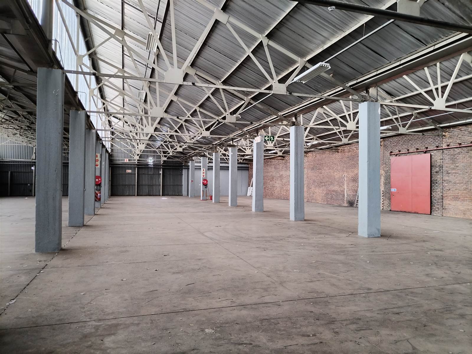 1400  m² Industrial space in Alrode photo number 2