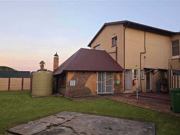 4 Bedroom House 4 Bedroom House
