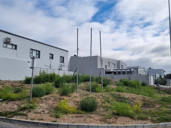 333 m² Land available in Protea Heights