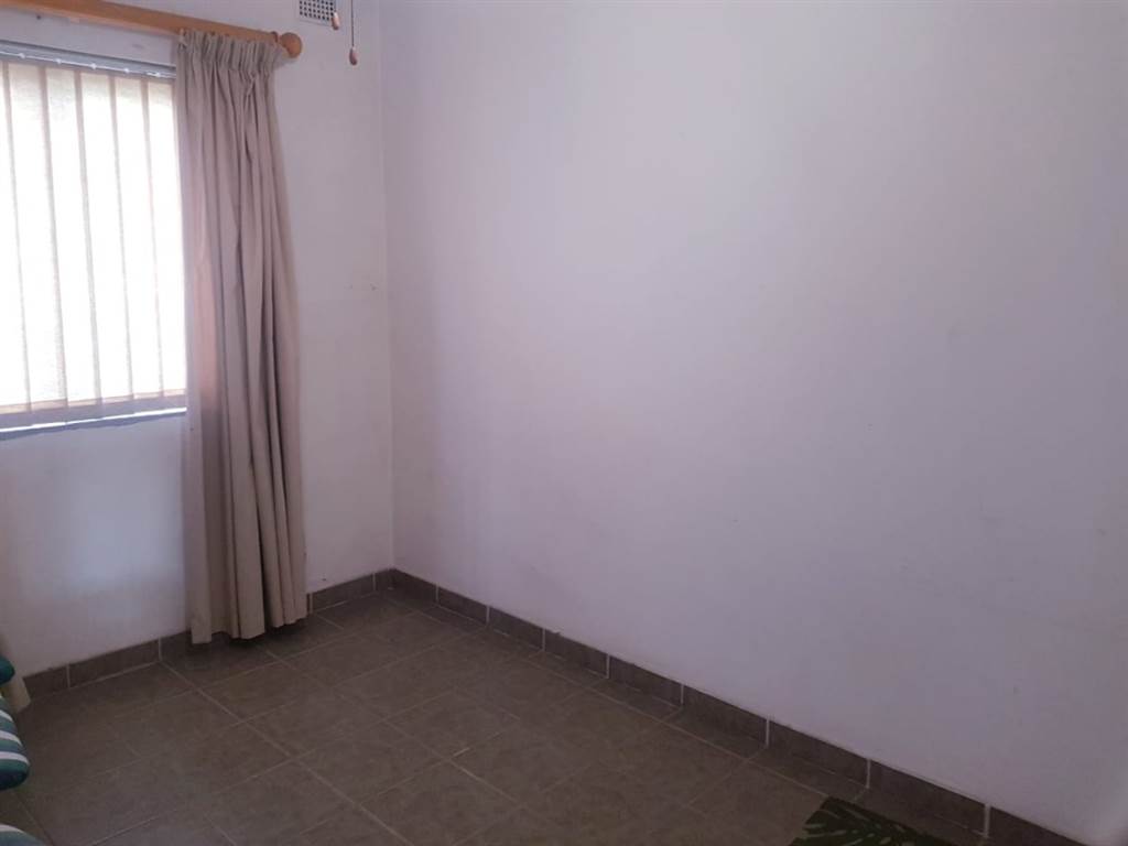 3 Bed Townhouse in Tongaat Central photo number 11