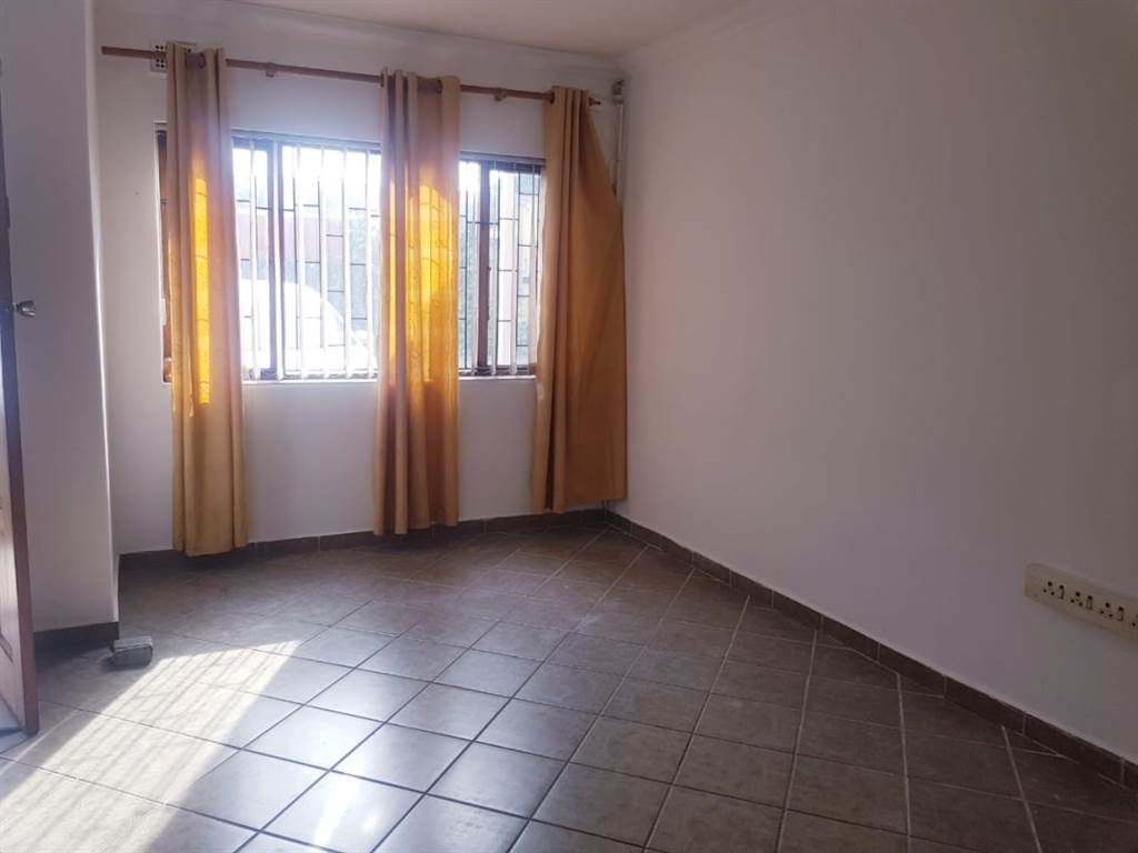 3 Bed Townhouse in Tongaat Central photo number 4