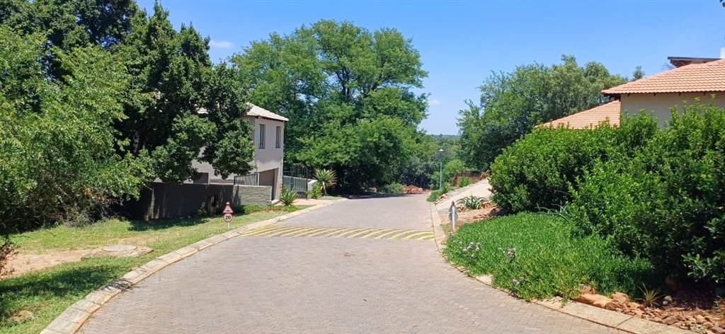 3 Bed House in Magalies Golf Estate photo number 8