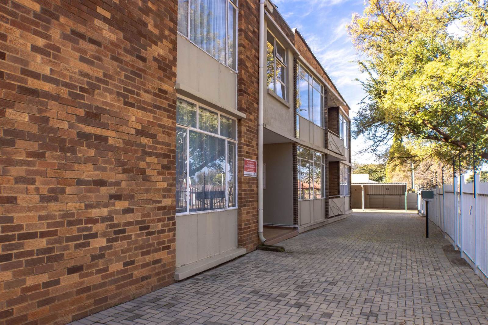2 Bed Apartment in Potchefstroom Central photo number 3