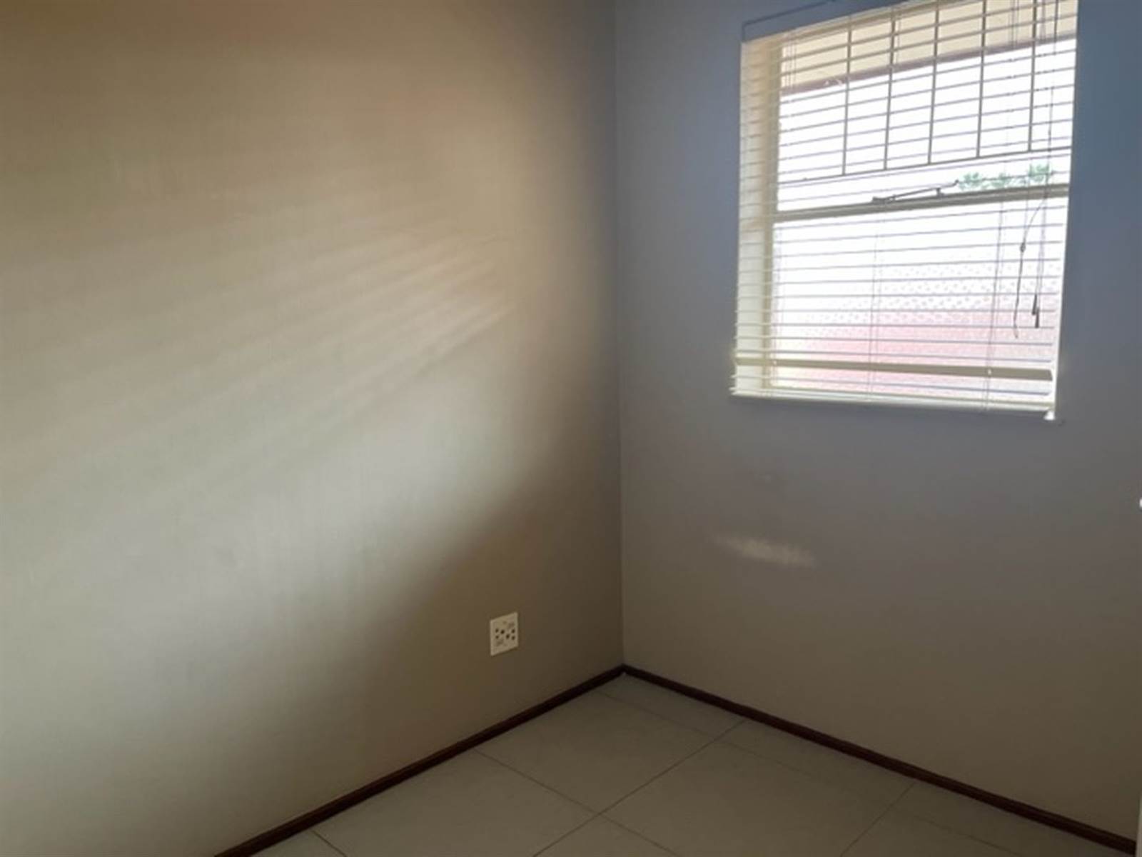 2 Bed Apartment in Secunda photo number 6