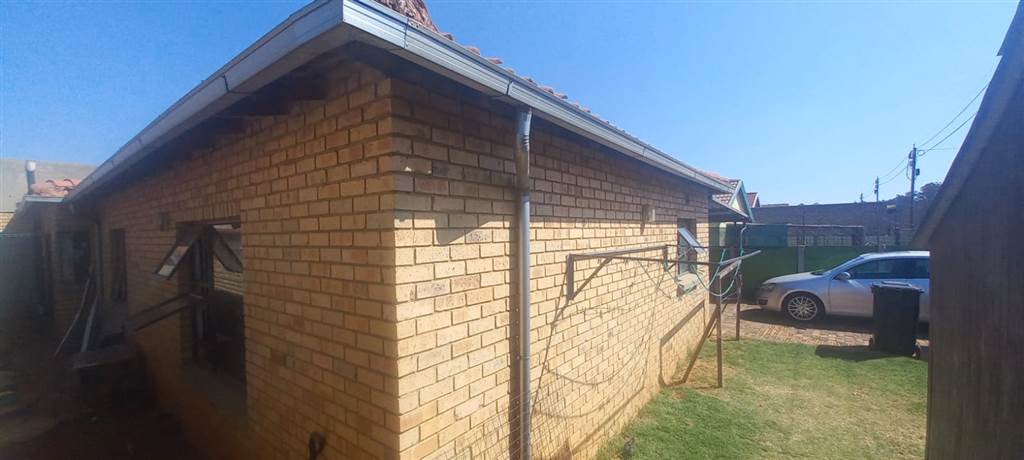 3 Bed House in Lenasia photo number 18