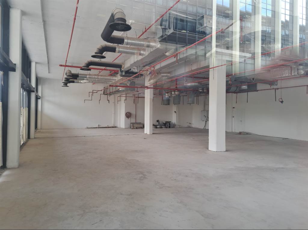 690  m² Retail Space in New Town Centre (Gateway) photo number 2