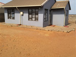 2 Bed House in Lakeside