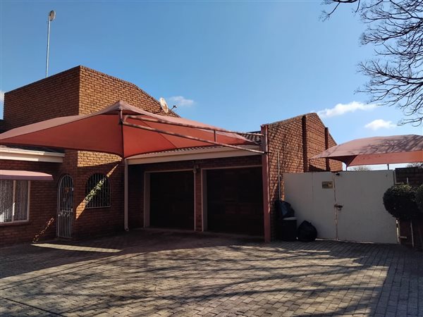 3 Bedroom Townhouse 3 Bedroom Townhouse