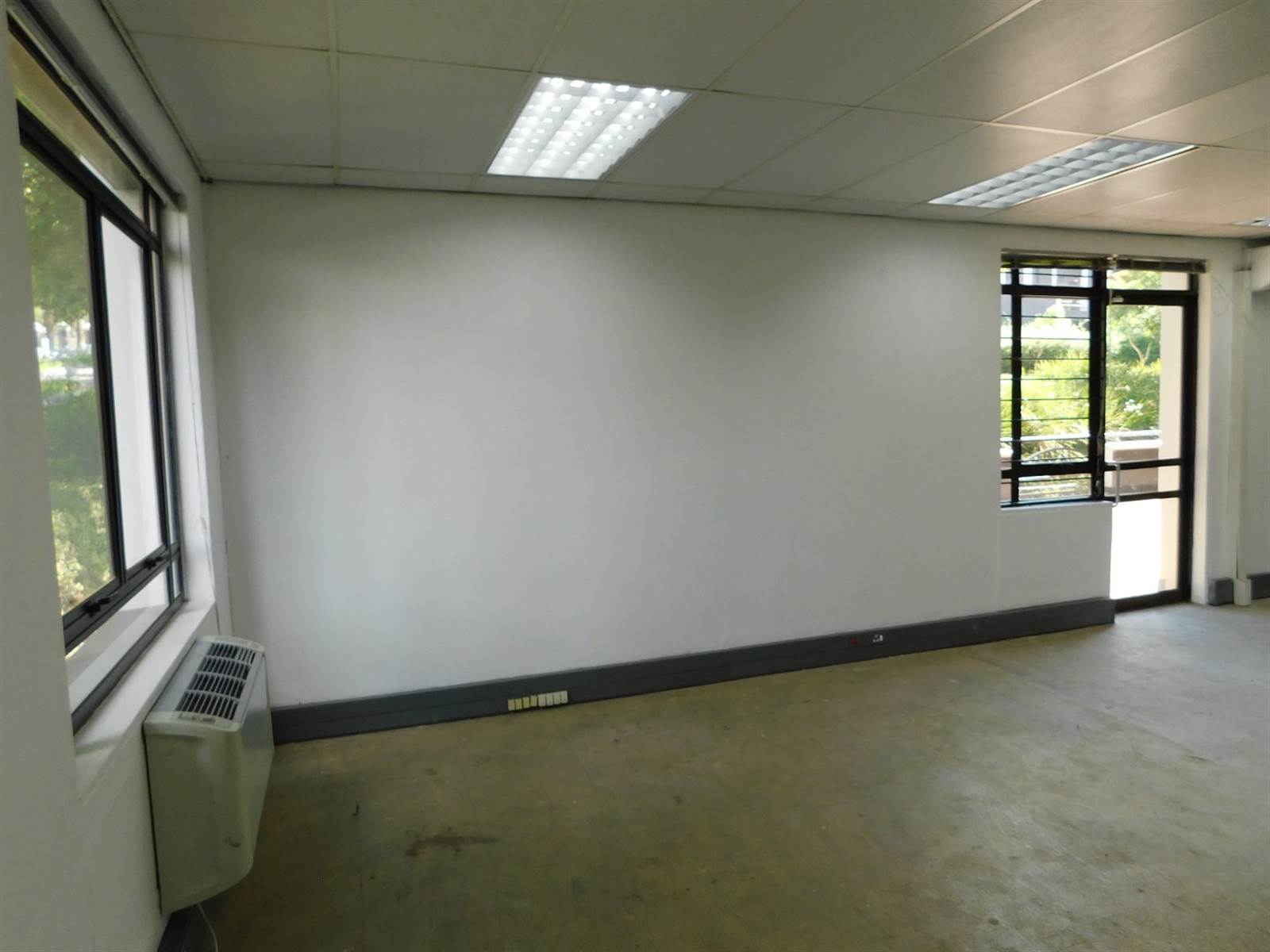 182  m² Office Space in Hyde Park photo number 17