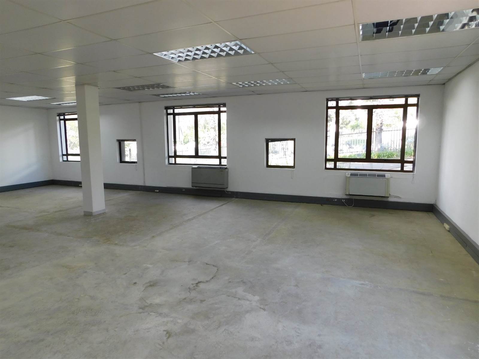 182  m² Office Space in Hyde Park photo number 10