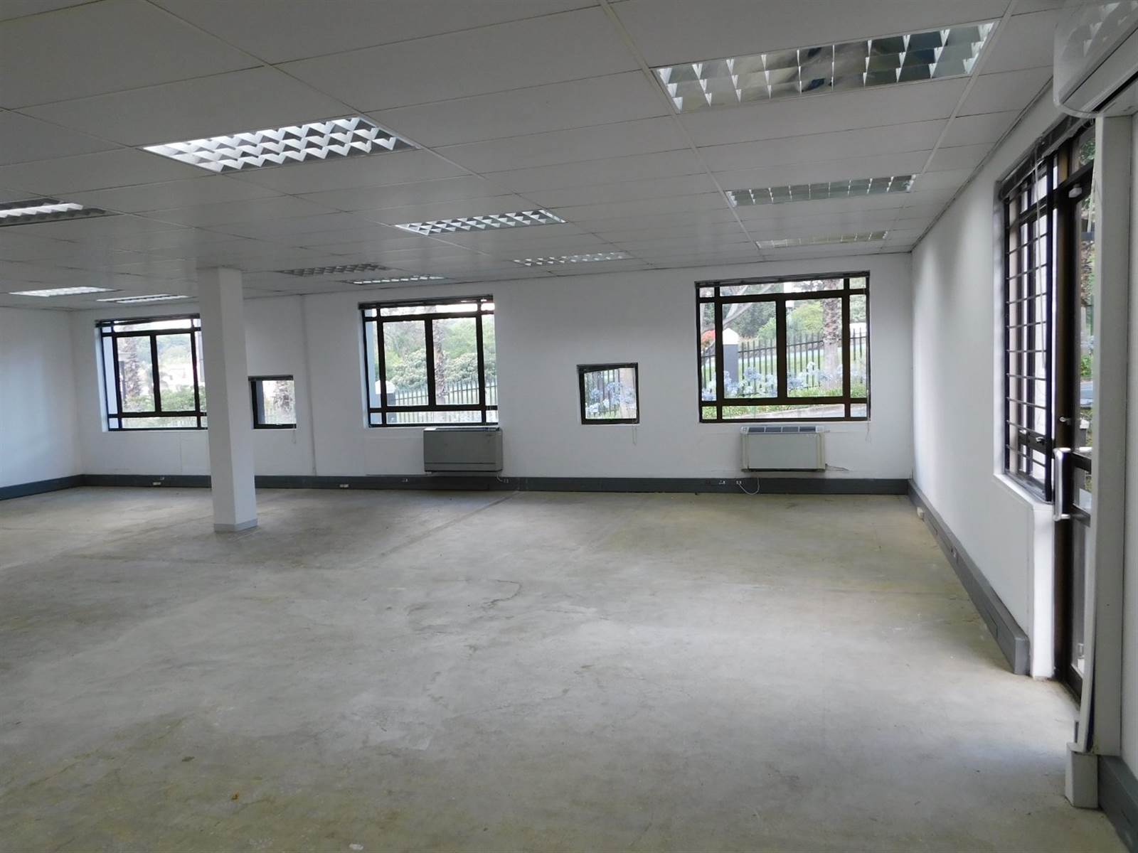 182  m² Office Space in Hyde Park photo number 16