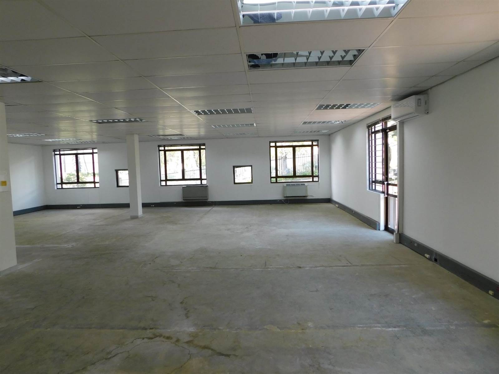 182  m² Office Space in Hyde Park photo number 6