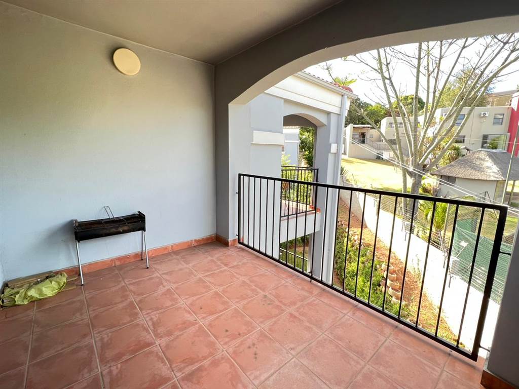 3 Bed Apartment in Northcliff photo number 13
