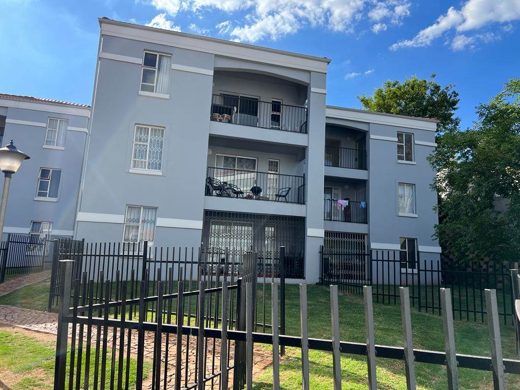 3 Bed Apartment in Northcliff photo number 16