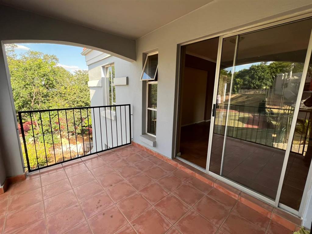 3 Bed Apartment in Northcliff photo number 9