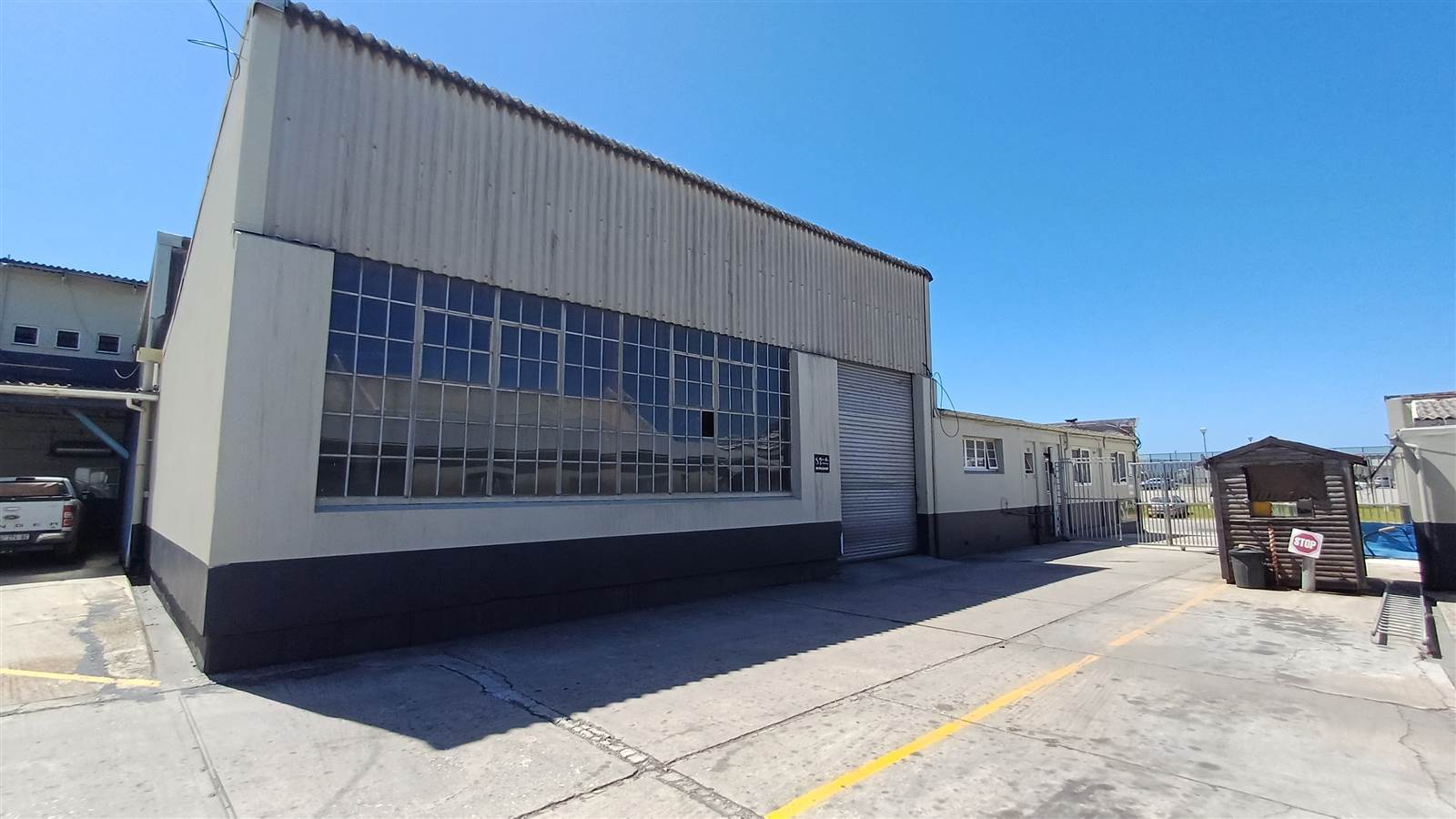 650  m² Industrial space in North End photo number 3