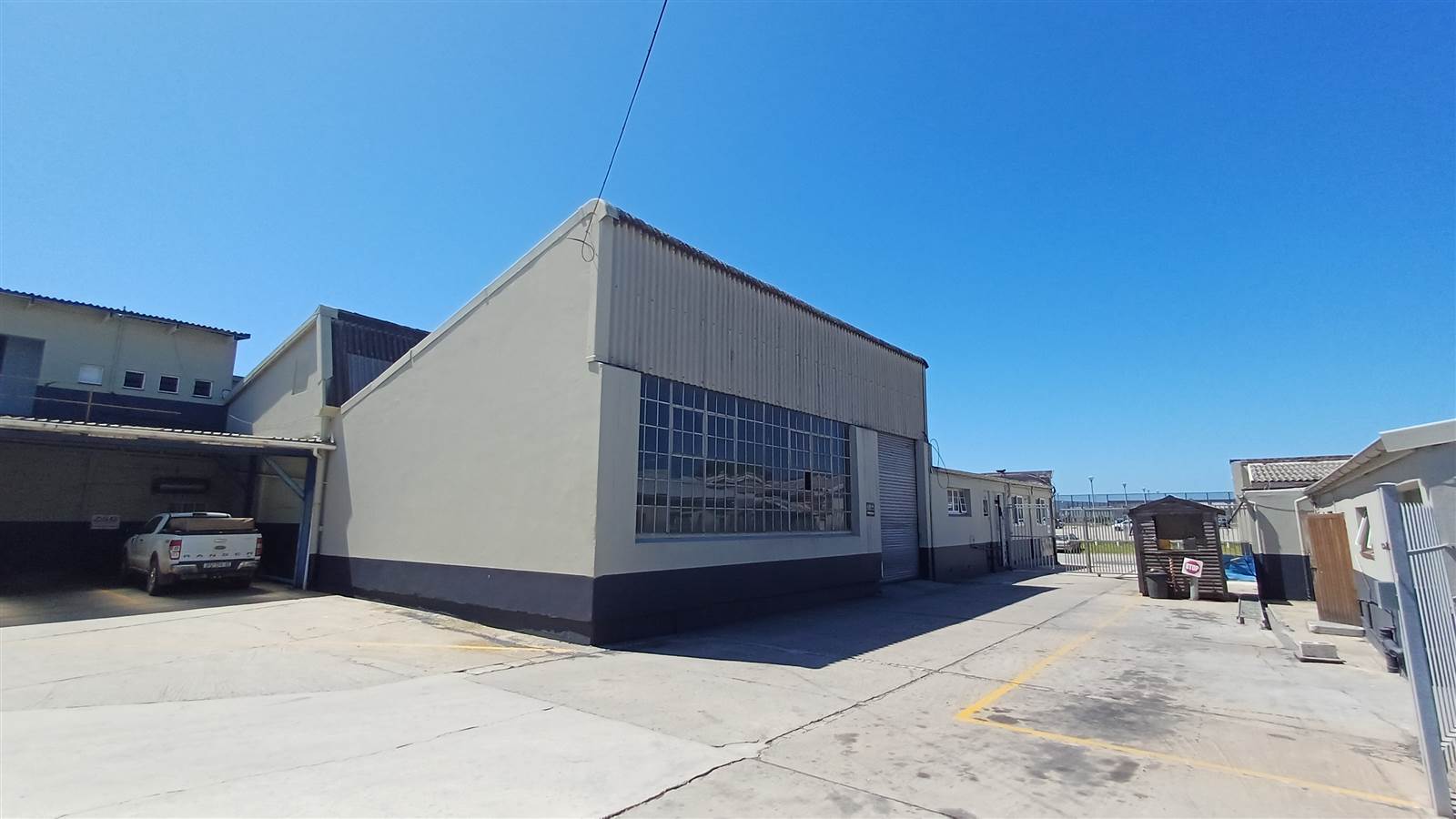 650  m² Industrial space in North End photo number 2