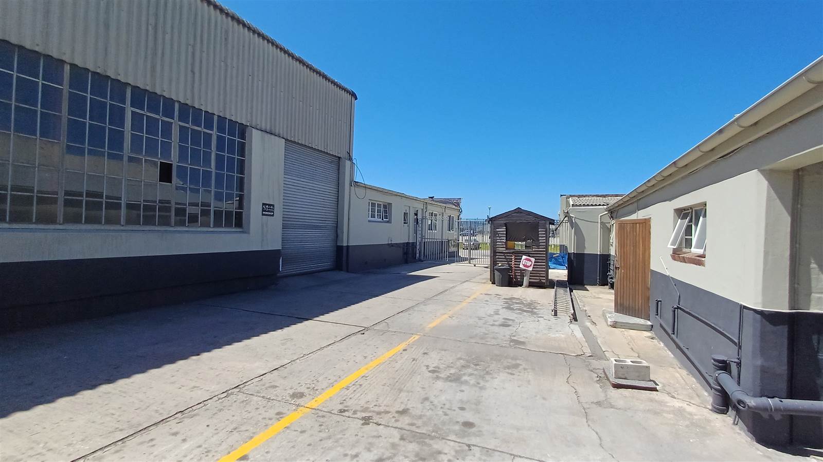 650  m² Industrial space in North End photo number 4