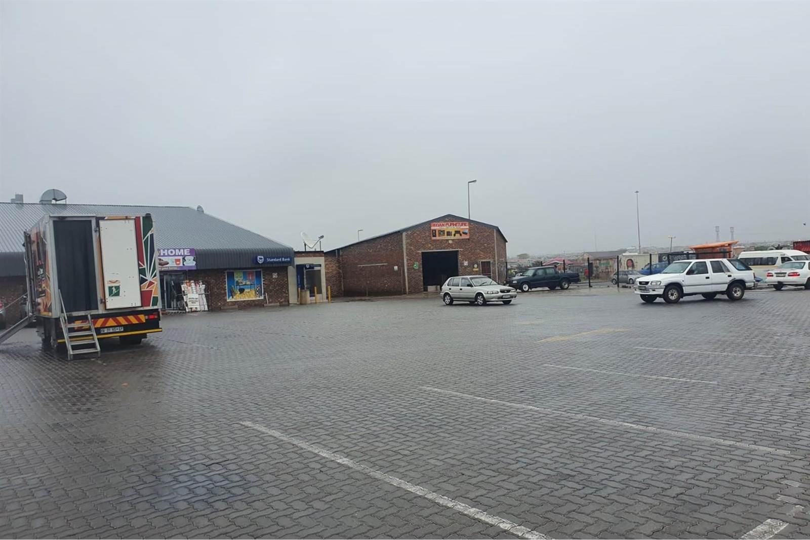700  m² Commercial space in Motherwell photo number 8
